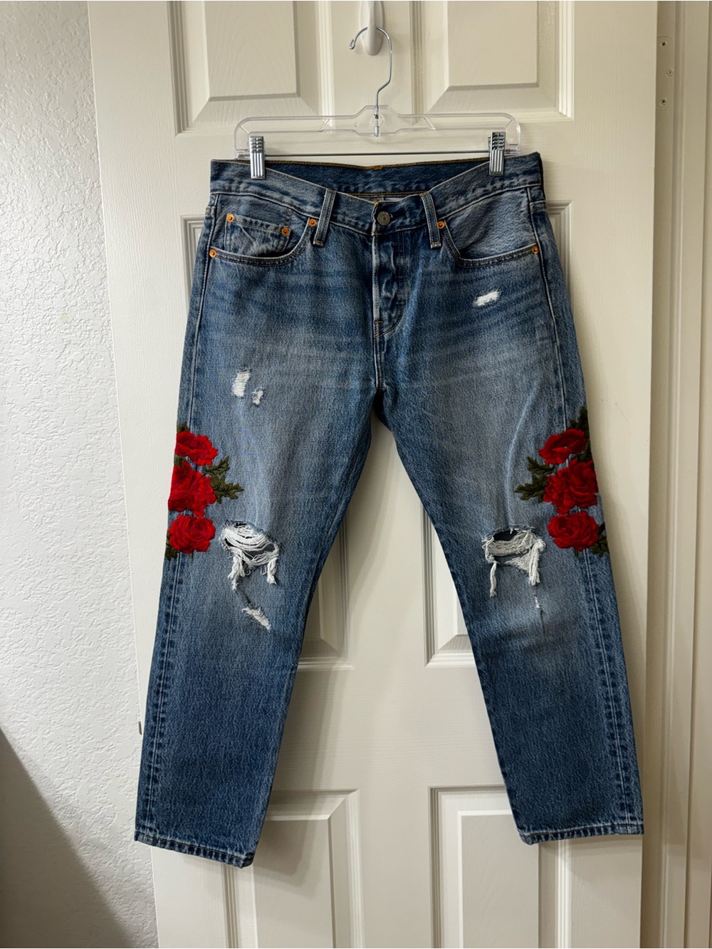 Levi's 501 Midrise Embroidered Distressed Straight-Leg Medium Wash Jeans Sz 28 - Picture 7 of 15